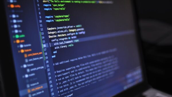 Codice di programmazione per siti web e domini