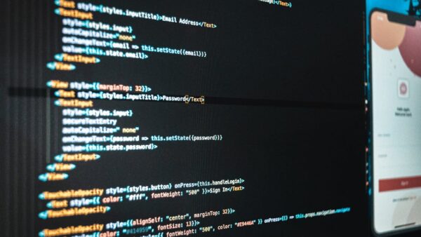 Schermo laptop con applicazione cloud storage per gestione file