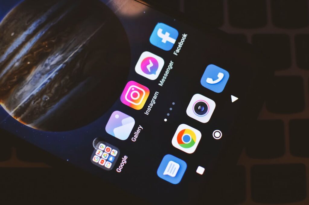 Smartphone con app di cloud storage crittografato end-to-end