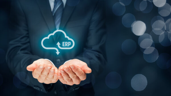 Gestione ERP nel cloud, mani aperte