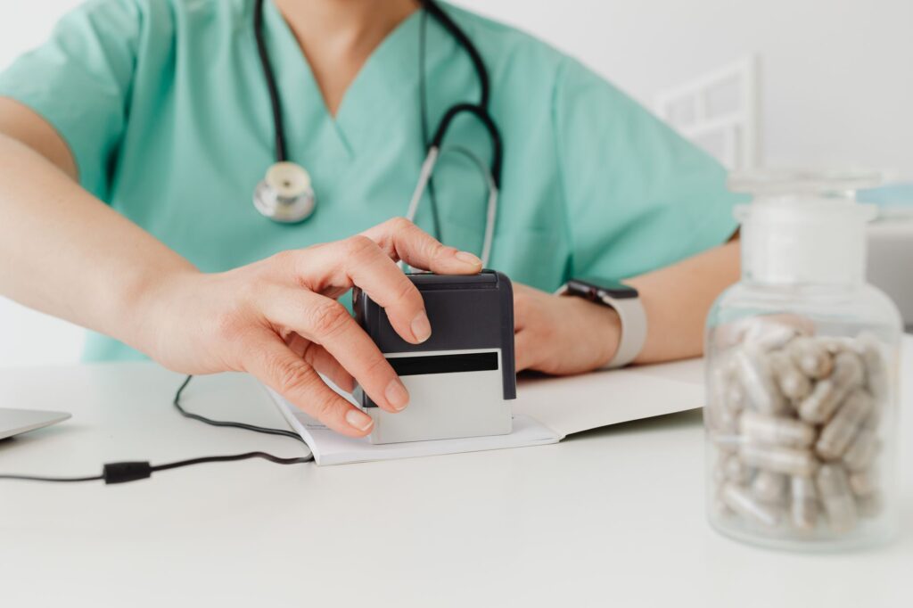 Fattura elettronica per i medici: divieto SdI e Tessera Sanitaria