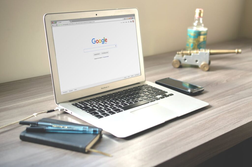 Google Ads credito €400 - pagina di ricerca Google su laptop
