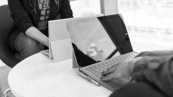 Interstitial e popup: come evitare penalizzazioni SEO