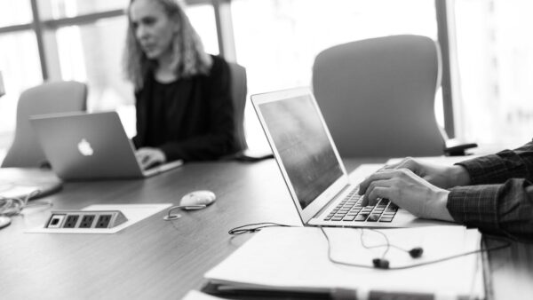 Expired domain e SEO: rischi e opportunità nell'acquisto di domini scaduti