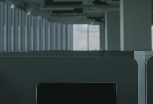 Laptop con testo Cyber Security per la protezione dati nel gestionale