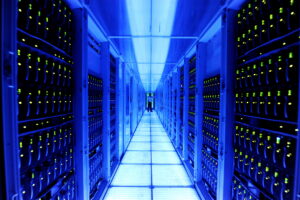 Corridoio di server in un data center blu